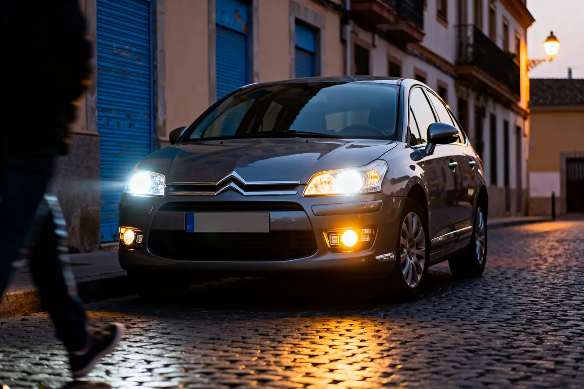 Citroen C4 bi xenon: guía para elegir faros y kits